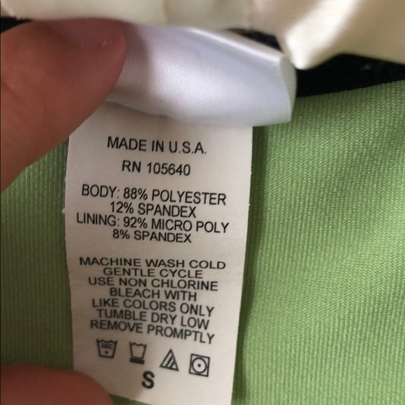 Racer back workout top with built-in shelf bra - Picture 5 of 5